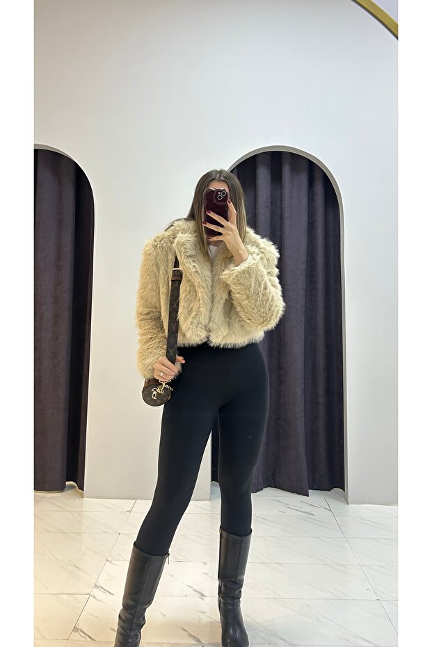 Collared Crop Fur