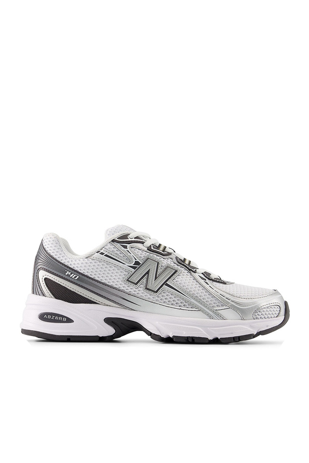 740 حذاء رياضي أبيض