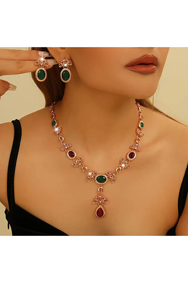 طقم تصميم مصنوع من الأحجار الملونة