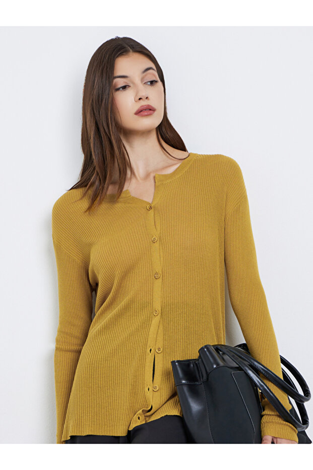 قميص مضلع بأكمام طويلة وأزرار - 5