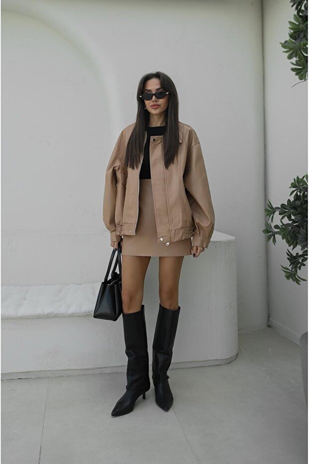 سترة جلدية بأزرار معدنية بيج - 1