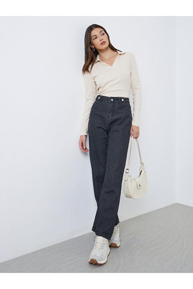 Solid Mid Rise Wide Leg Jeans