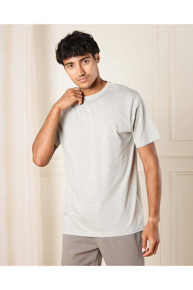 Men Grey Solid T-Shirt
