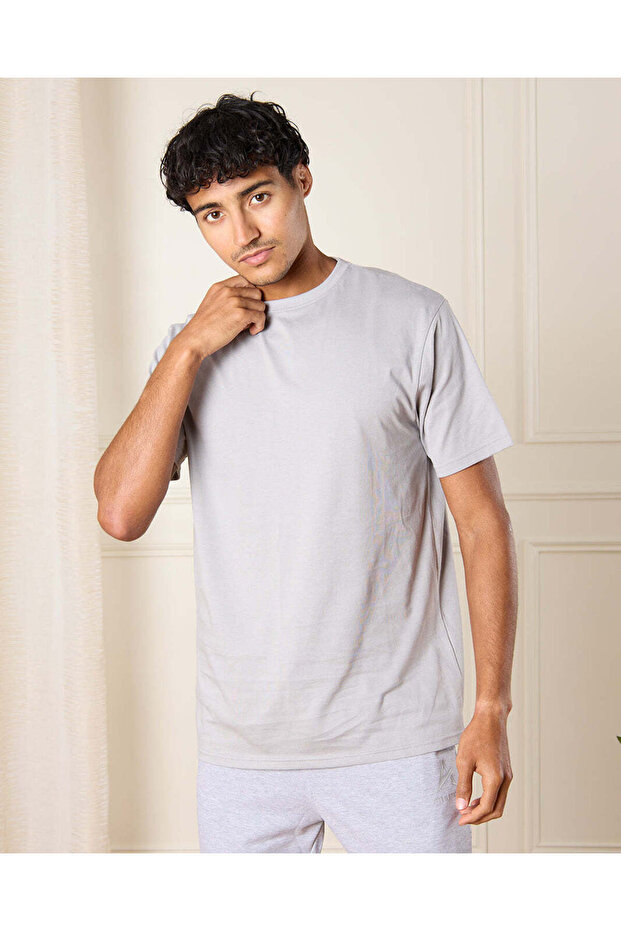 تي شيرت رمادي أساسي للرجال - 1
