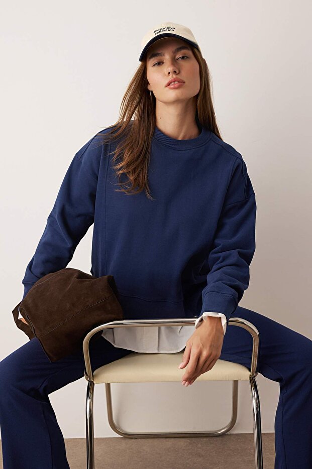 Lacivert Oversize/Geniş Kalıp Dikiş Detayı Kalın İçi Polarlı Örme Sweatshirt TWOAW26SW00204 - 1