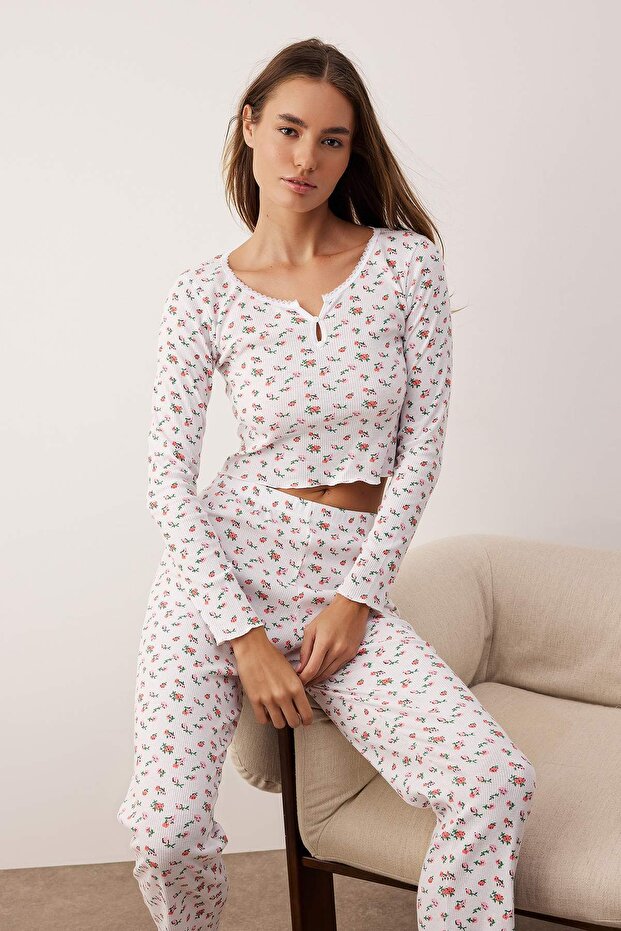 Beyaz-Çok Renkli Pamuklu Çiçekli Dantel Detaylı Fitilli Örme Pijama Takımı THMAW26PT00217 - 1