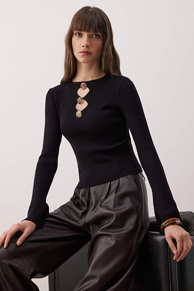 Siyah Aksesuar ve Cut Out/Pencere Detaylı Triko Kazak TWOAW26KZ00255 - 1