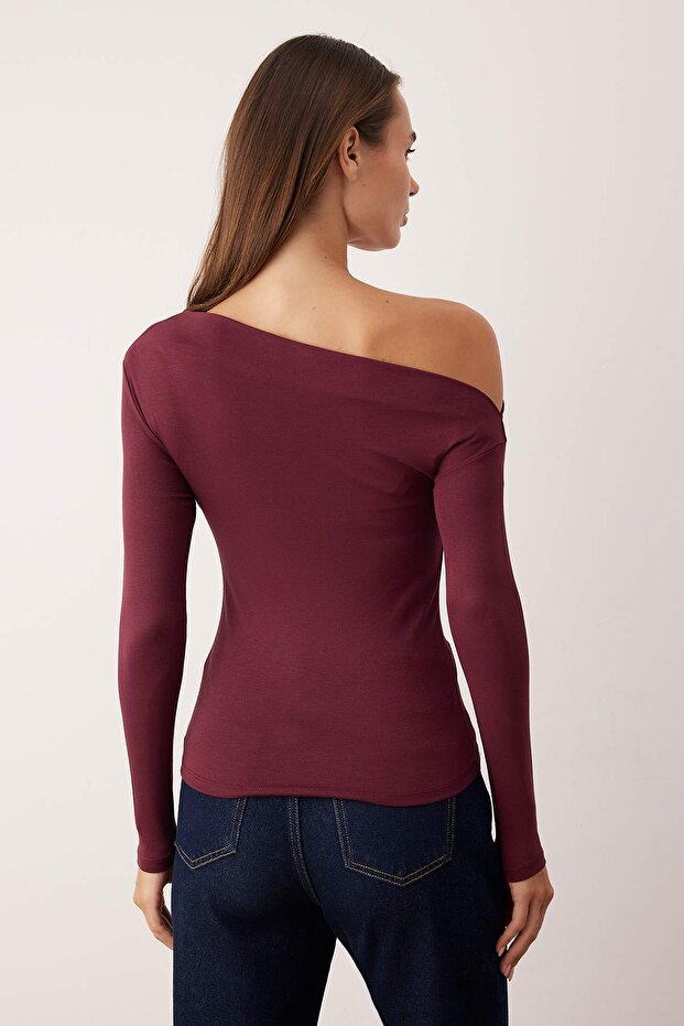 Mürdüm Yumuşak Kumaşlı Fitted/Vücuda Oturan Kayık Yaka Örme Bluz TWOAW24BZ00227 - 4