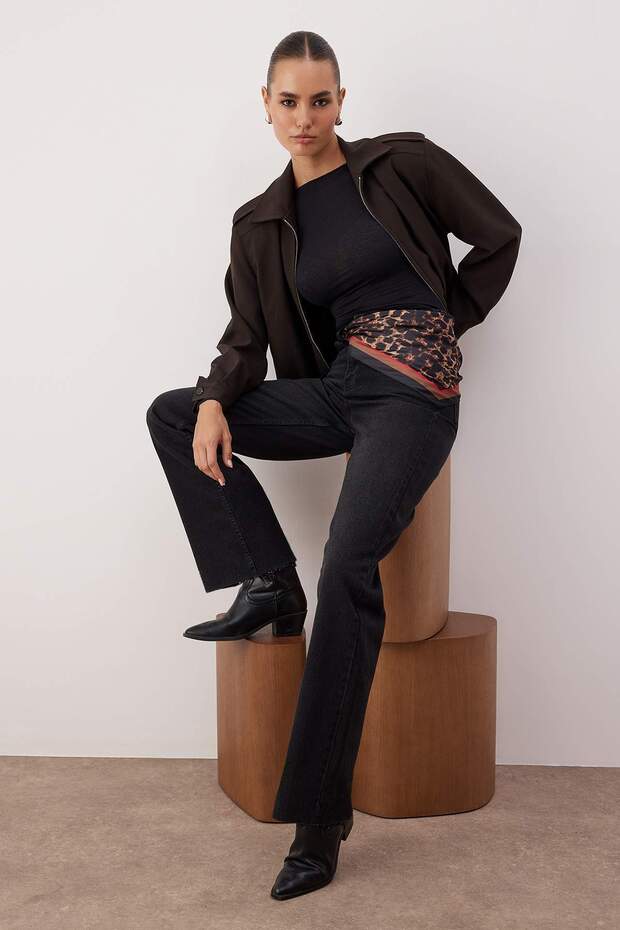 Siyah Leopar Desenli Fular Detaylı Paçası Kesikli Yüksek Bel Wide Leg Jeans TWOAW26JE00285 - 1