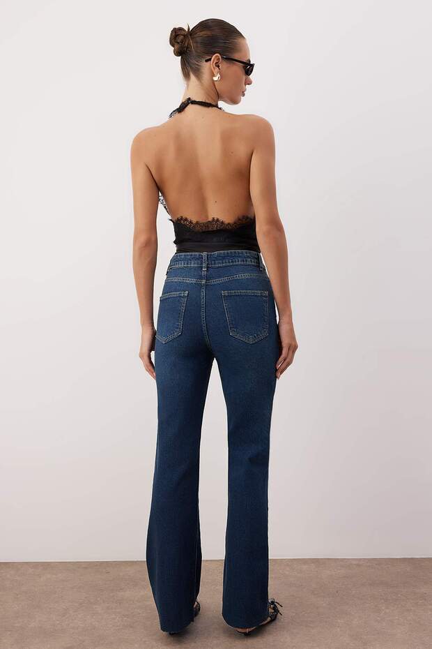 Koyu Mavi Paçası Kesikli Yüksek Bel Comfort/Esnek Flare Jeans TWOAW26JE00258 - 4
