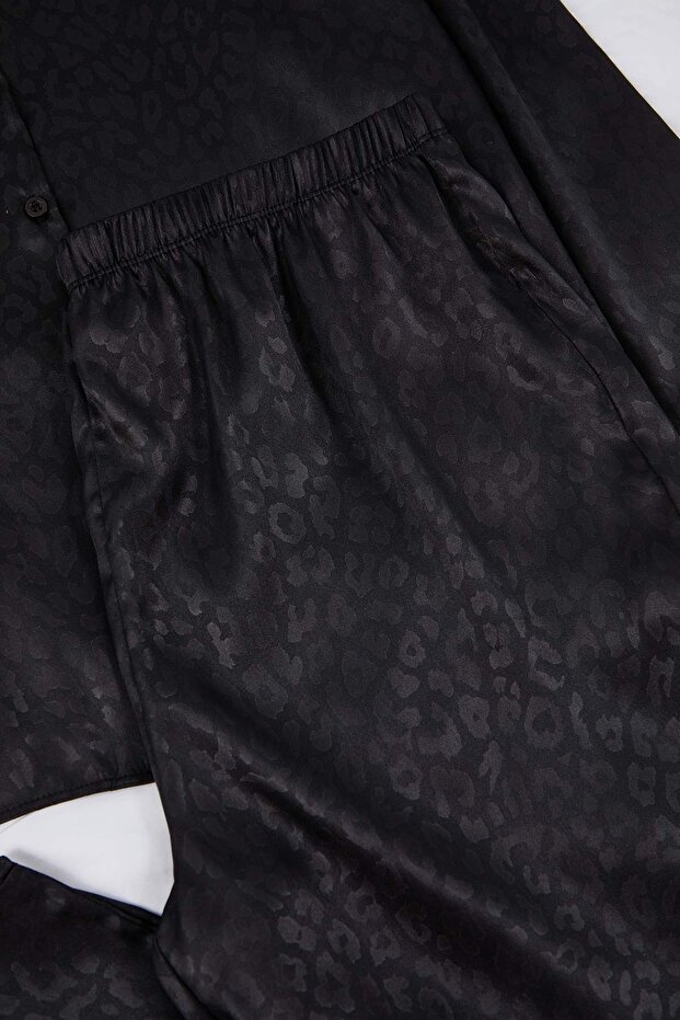 Siyah Leopar Desenli Saten Gömlek Pantolon Dokuma Pijama Takımı TBBAW26AI00009 - 3