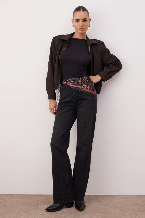 Siyah Leopar Desenli Fular Detaylı Paçası Kesikli Yüksek Bel Wide Leg Jeans TWOAW26JE00285 - 2