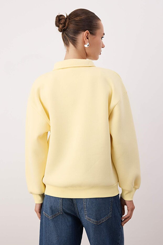 Sarı Gömlek Yaka Nakışlı Regular Fit Kalın İçi Polarlı Örme Sweatshirt TWOAW24SW00182 - 4
