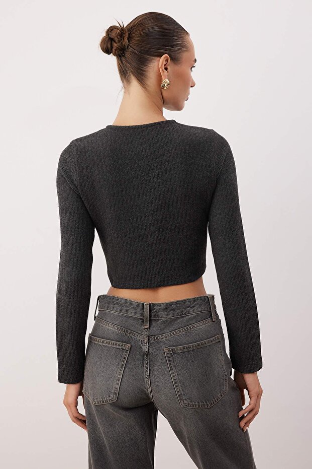 Antrasit Fitted/Vücuda Oturan Crop Düğme Detaylı Fırçalı Pointel Esnek Örme Bluz TWOAW26BZ00113 - 4