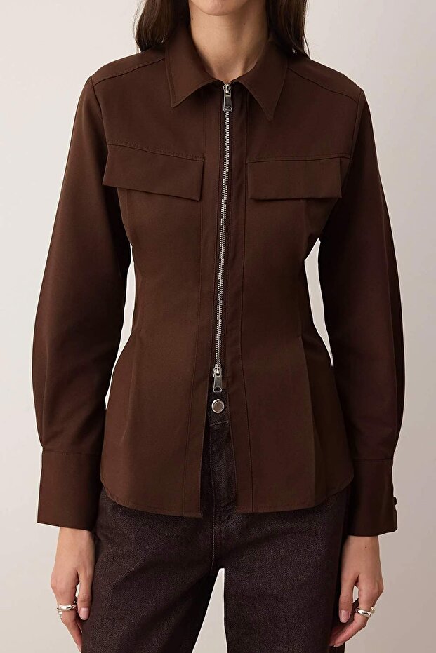Koszula w kolorze ciemnobrązowym z zamkiem błyskawicznym TWOAW26GO00044 - 7