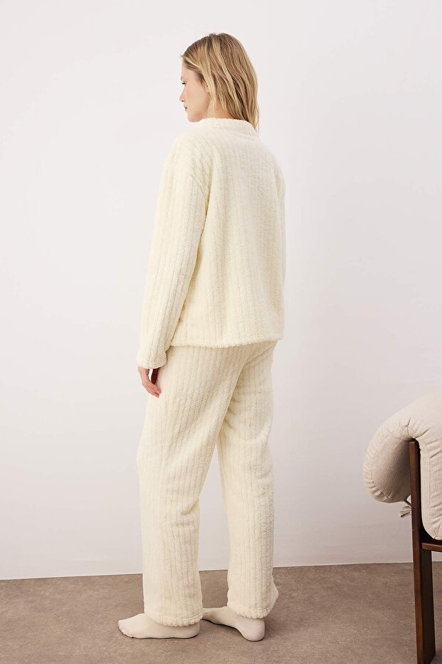 Ekru Düğmeli Cepli Çiçek Nakışlı Wellsoft Örme Pijama Takımı THMAW26PT00180 - 4