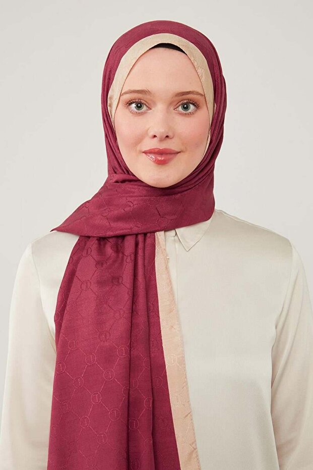 Vişne Şerit Kenarlı Monogram Şal - 1