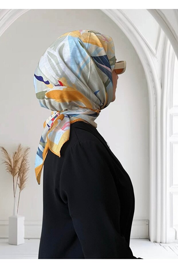 وشاح أصفر ناعم منقوش بالزهور - 4