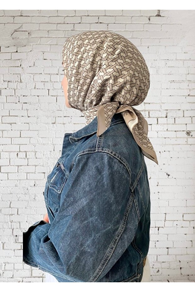 وشاح ناعم باللون البيج بنمط السلسلة - 2