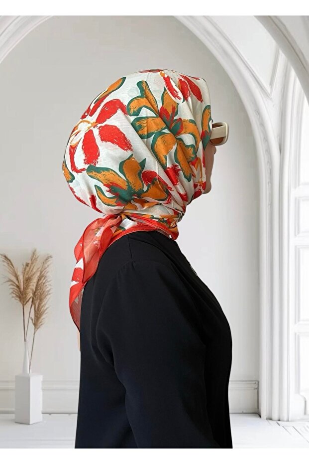 وشاح ناعم برتقالي منقوش بالزهور - 4