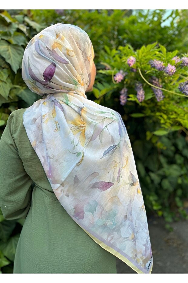 شال ناعم منقوش بالزهور - 4