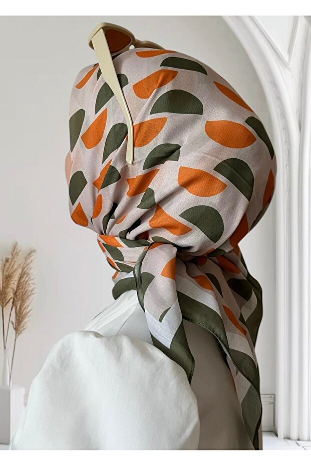 D وشاح ناعم منقوش باللون الأخضر والبرتقالي - 1
