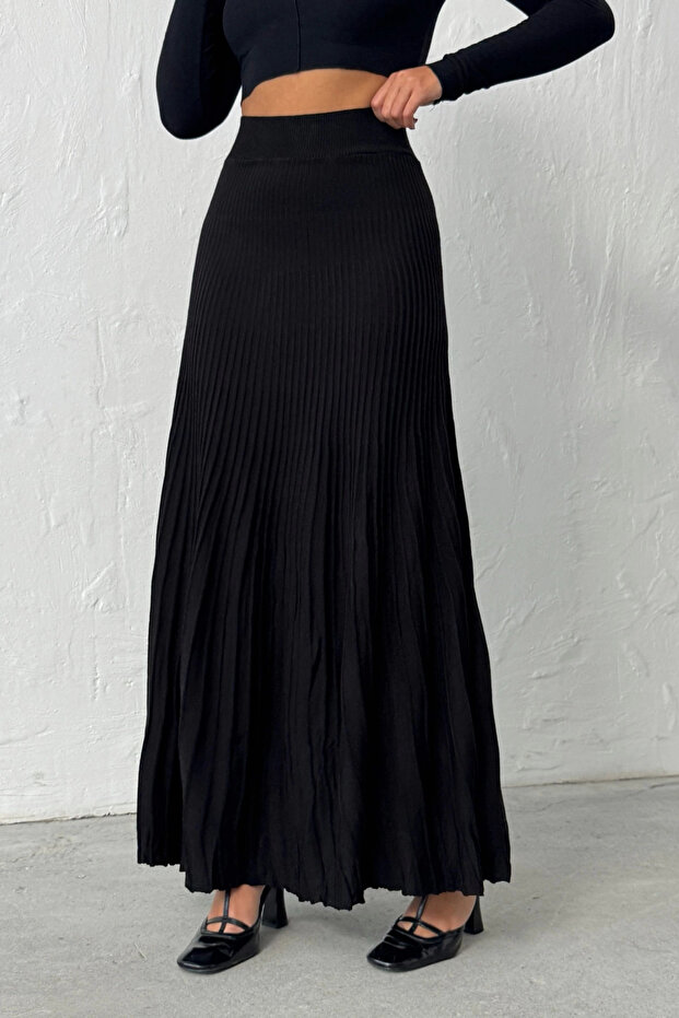 Fusta lungă cu pliuri neagră de damă - 2
