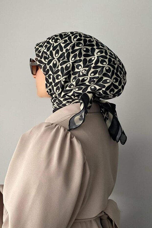 وشاح ناعم بنمط زهرة سوداء - 1