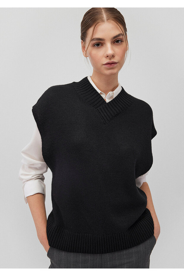 Wool Blended V-Neck Black Sweater Regular Fit / Regular Fit 1710573 -900