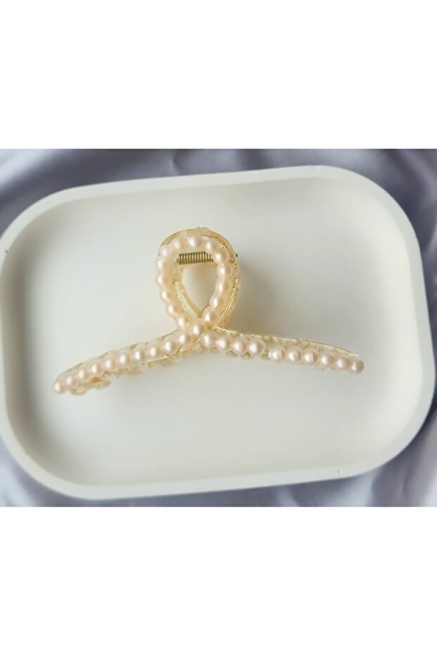 Pearl Buckle