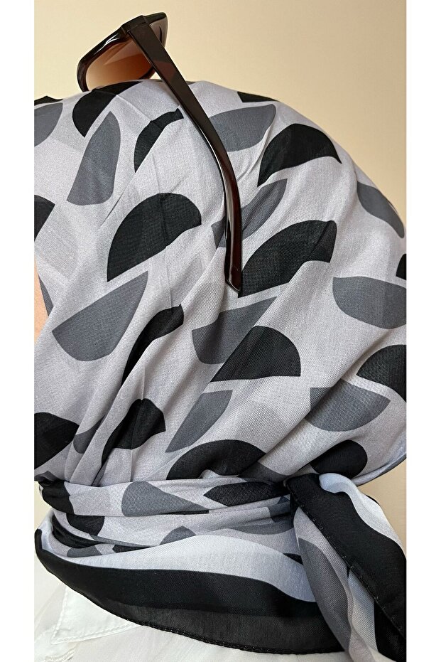 D وشاح ناعم أسود منقوش - 8