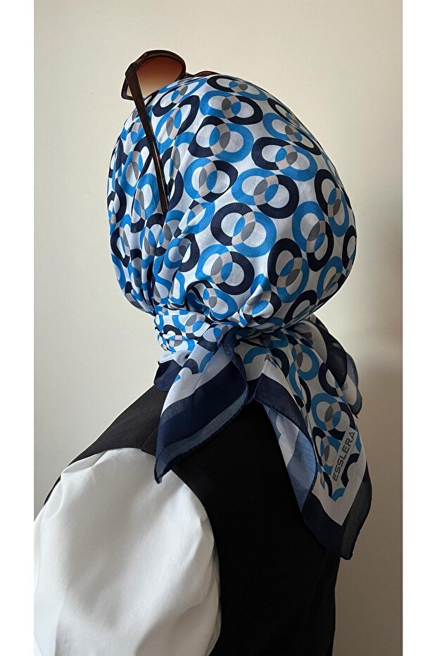 وشاح ناعم أزرق منقوش على شكل حلقة - 4