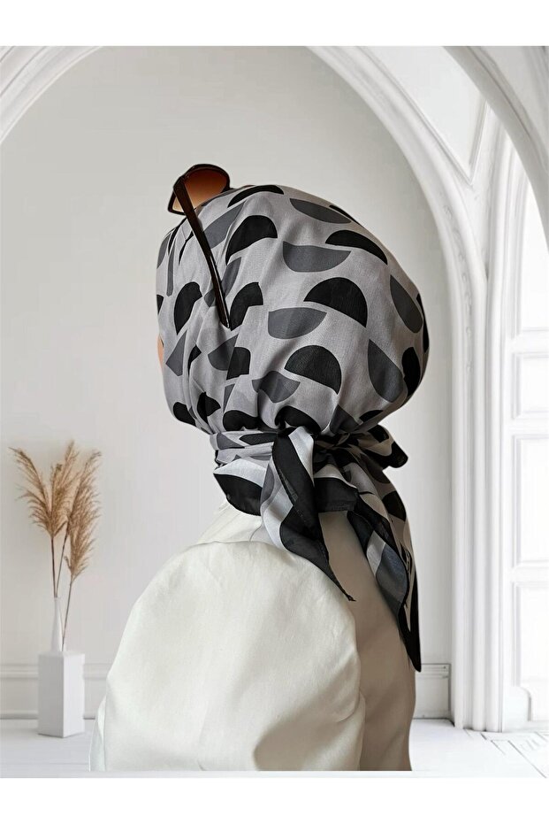 D وشاح ناعم أسود منقوش - 3