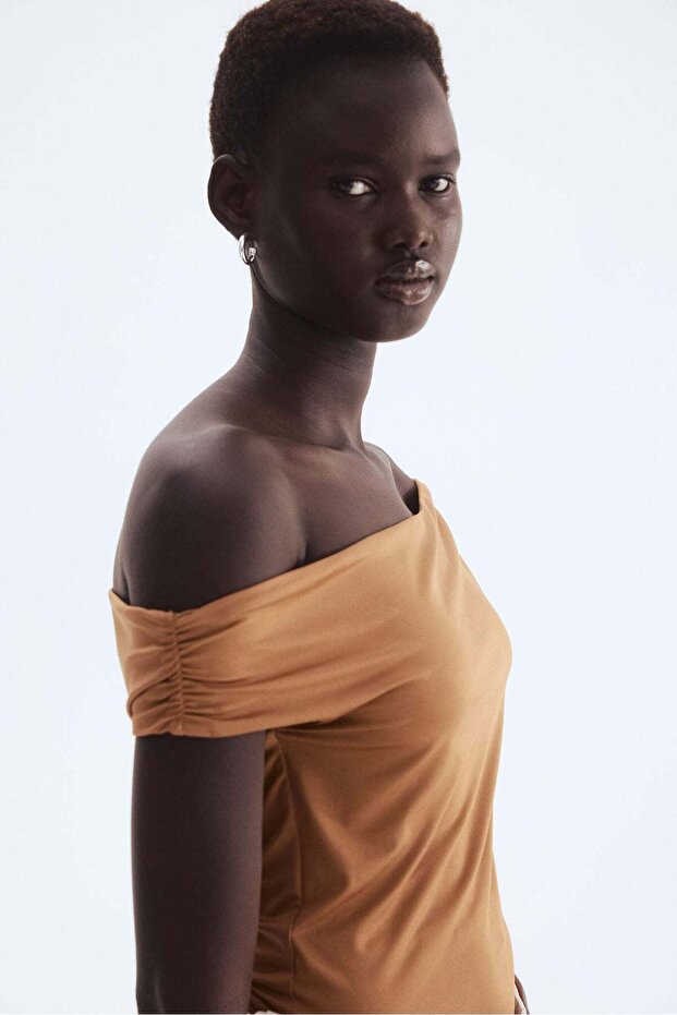 بلوزة مكشوفة الكتفين - 5