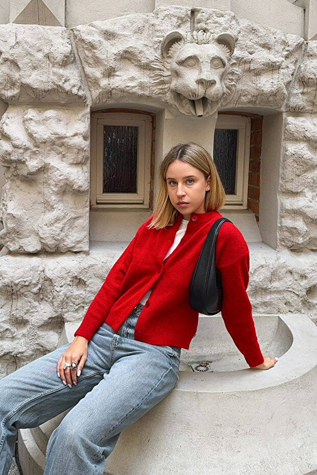 Women's Crew Neck Buttoned Soft Textured Knitwear Cardigan Red 26W3033