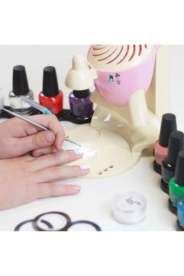 فن الأظافر في الاستوديو الاحترافي - 3