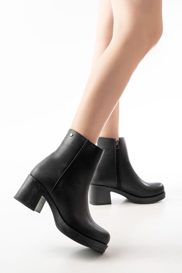 5109-3022 Black Zippered Thick Heeled Daily Women's Boots