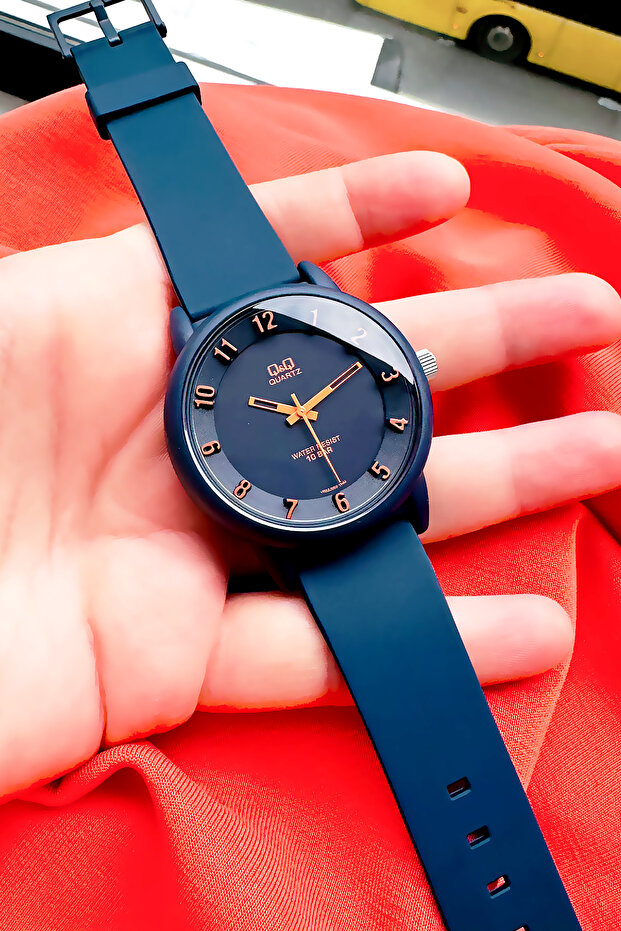 10 Atm Water Resistant Quartz Women's Wristwatch Navy Blue Silicone Band - Gift Bracelet Qqb2001C3