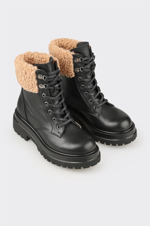 Siyah Kadın Günlük Bot - 2