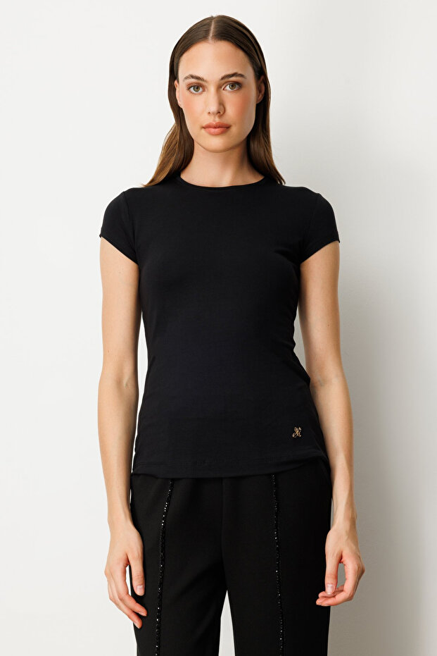 بلوزة أساسية بأكمام قصيرة ورقبة دائرية - 1