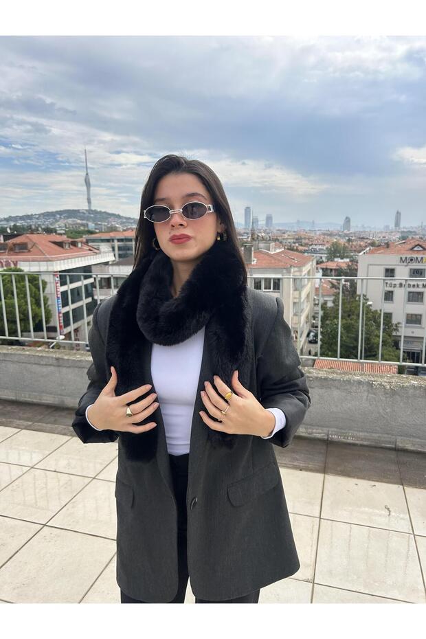 Women's Plush Scarf – Soft Textured, Warm and Stylish Winter Accessory