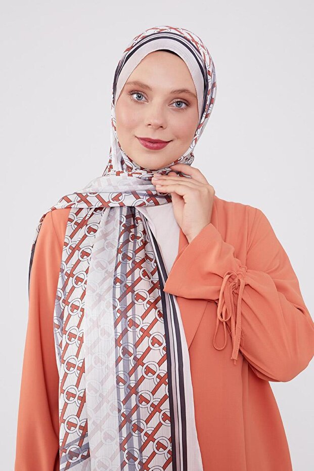 شال بنمط حلقي مخطط من ماركة باودر