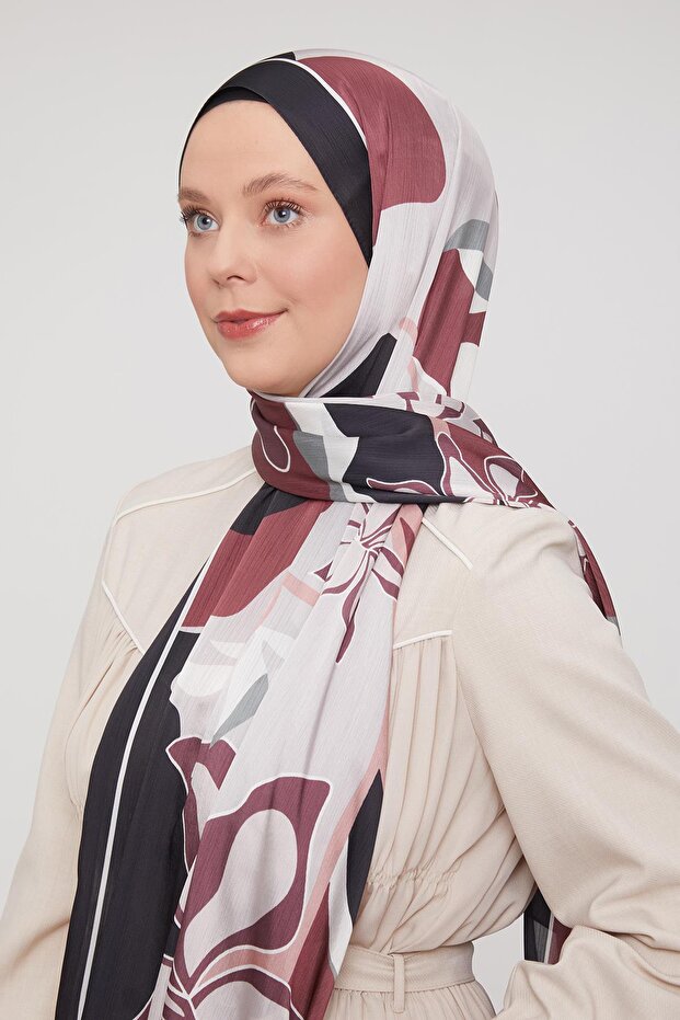 شال ذو نمط زهور تجريدي باللون الأسود والإكرو
