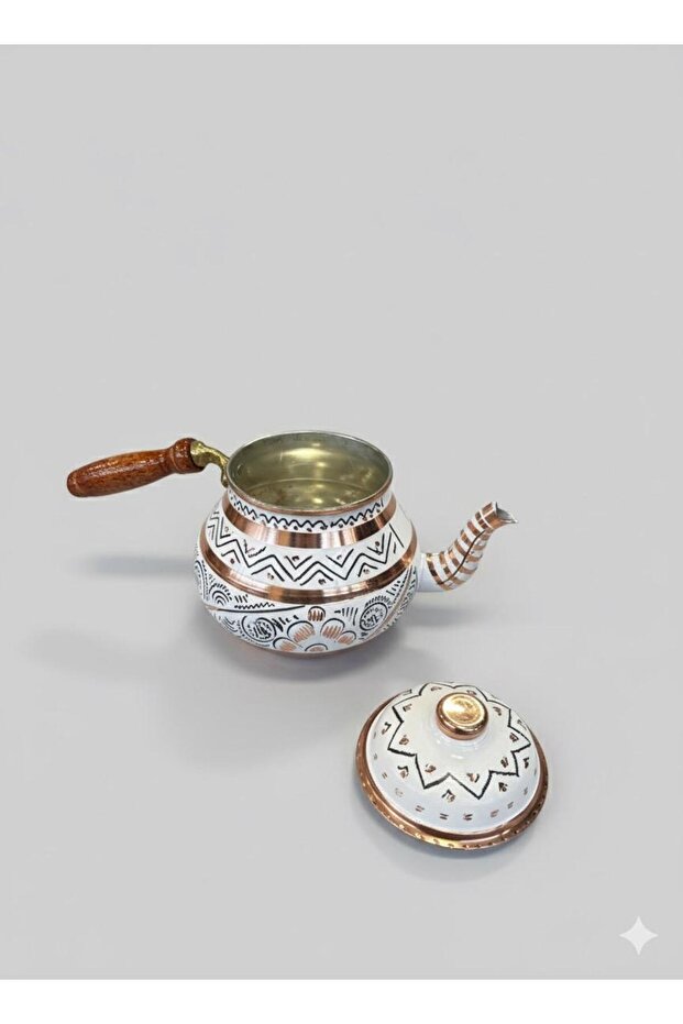 إبريق شاي نحاسي متوسط الحجم باللون الأبيض - 3