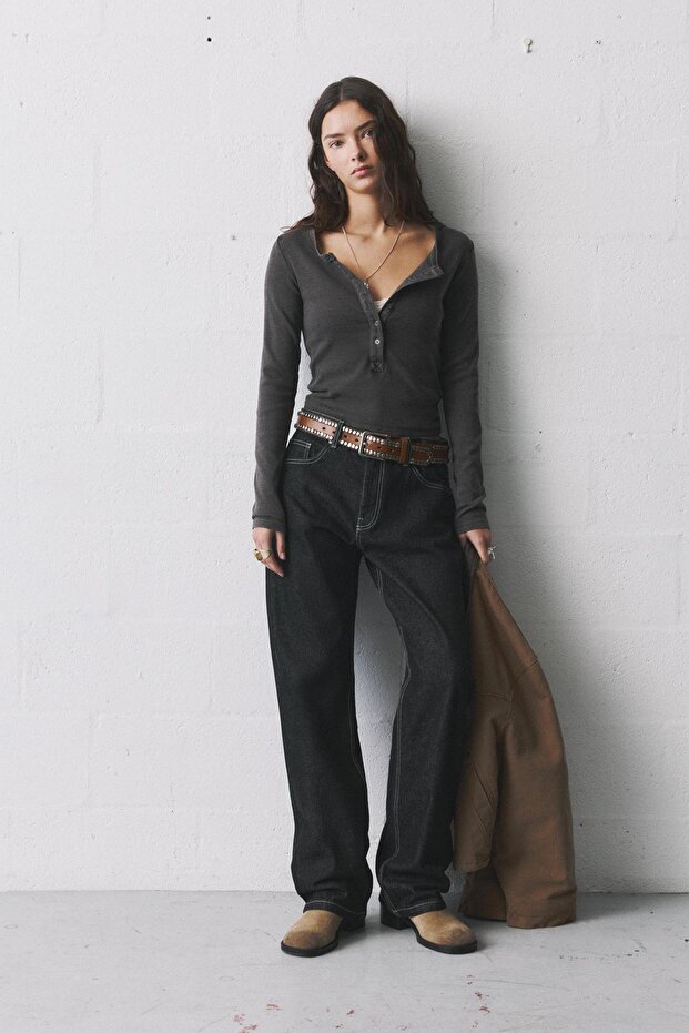 Düğmeli dar kesim t-shirt - 1