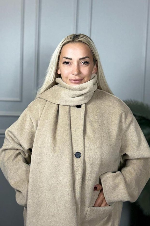 Soft Textured Self-Woven Cream Women's Coat with Detachable Collar