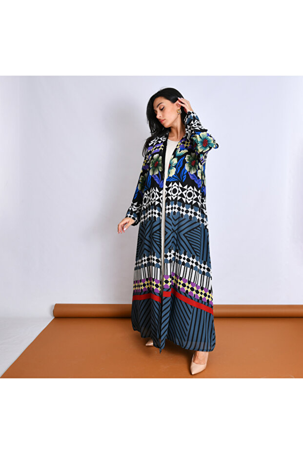 Quarter-length abaya made of chiffon fabric with random patterns - 3