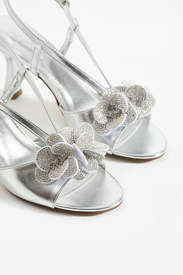 Women's Accessory Detailed Heeled Sandals Flat - Silver