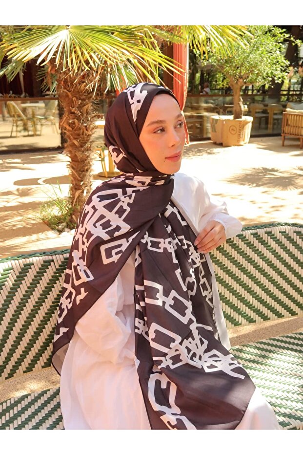 شال حرير ميديني أسود وأبيض