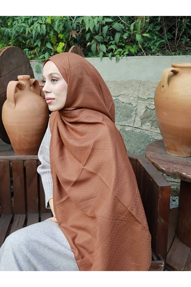 شال جاكار حريري بنمط فيسم
